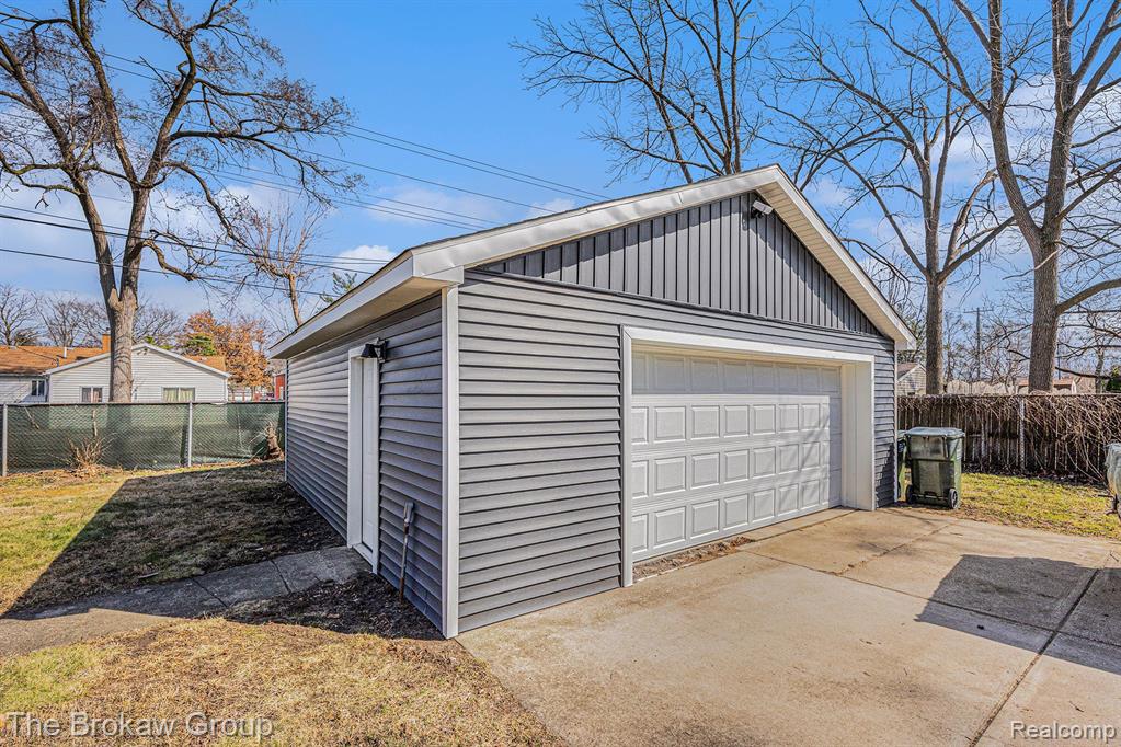 2985 Hessel Avenue Rochester Hills, MI 48307 - Photo 18 of 20