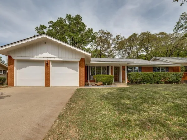 $360,000 | 712 Joanna Drive, Hurst, TX 76053