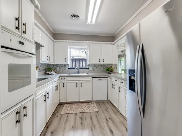 $360,000 | 712 Joanna Drive, Hurst, TX 76053