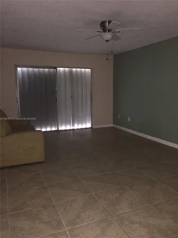$2,000 | 15201 Northeast 6th Avenue, Unit C106, Miami, FL 33162