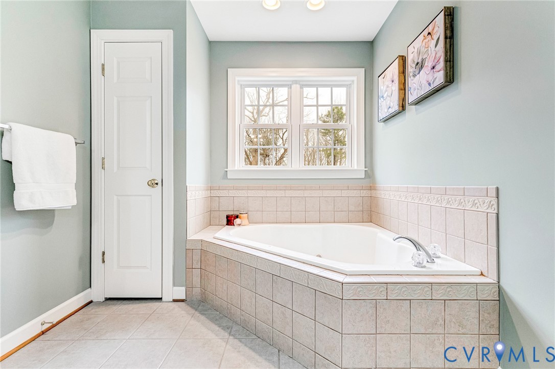 14436 Overlook Ridge Lane Beaverdam, VA 23015 - Photo 32 of 82 a bathroom with a bathtub and a window