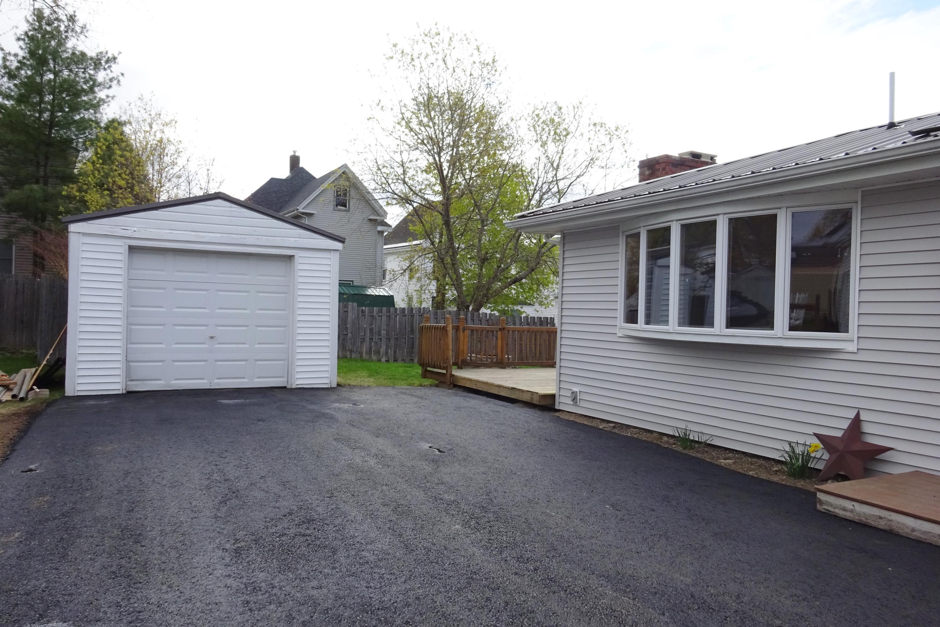 196 Maple Street Bangor, ME 04401 - Photo 4 of 40 4