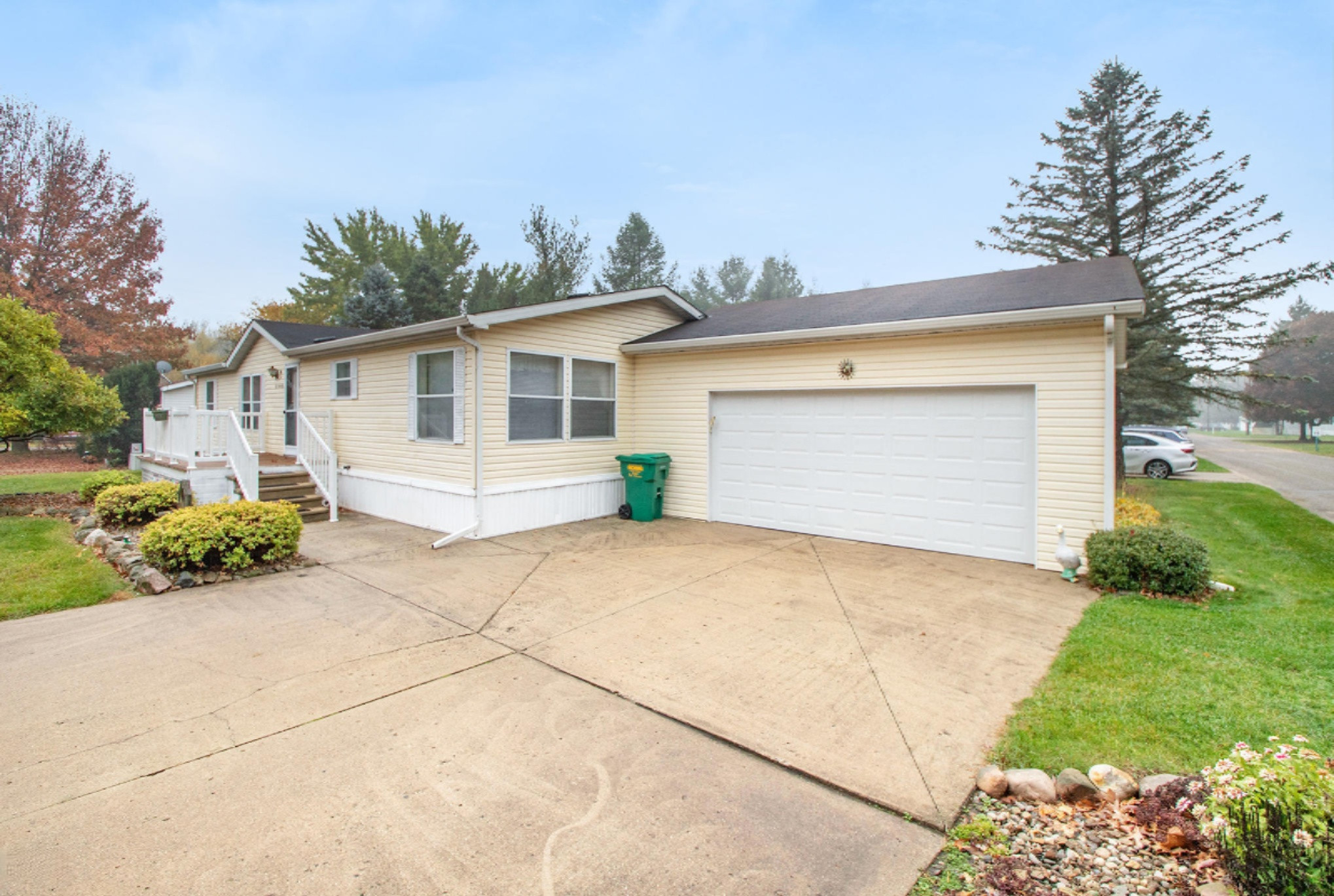 701 14th Street, Unit 79 Three Rivers, MI 49093 - Photo 2 of 21 IMG_3136