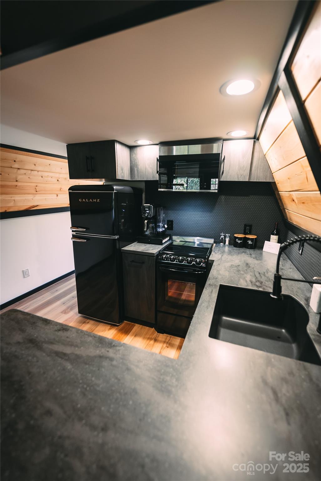 350 Village Road Fairview, NC 28730 - Photo 7 of 21