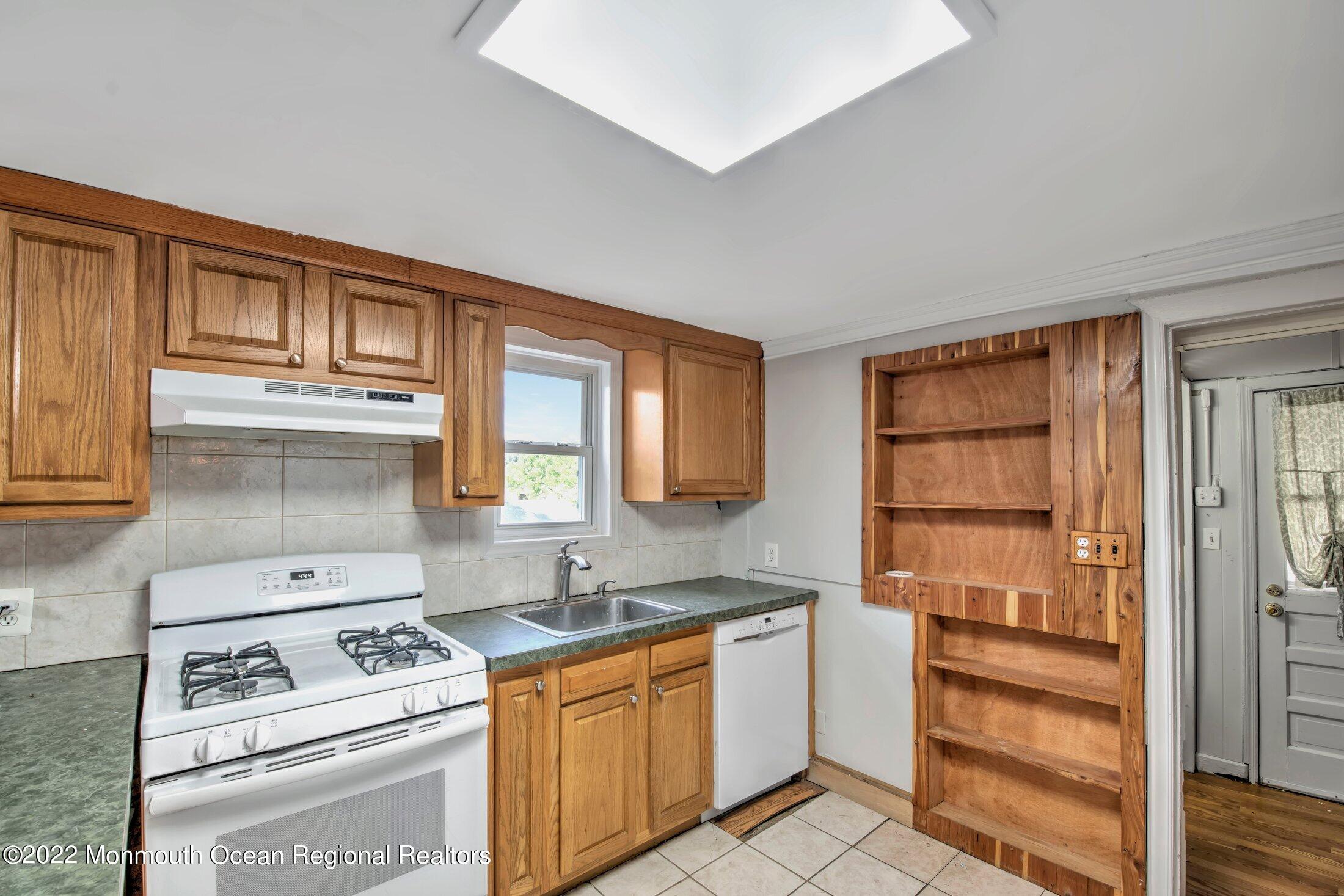 284 Millstone Road Millstone Township, NJ 08535 - Photo 23 of 36 KITCHEN