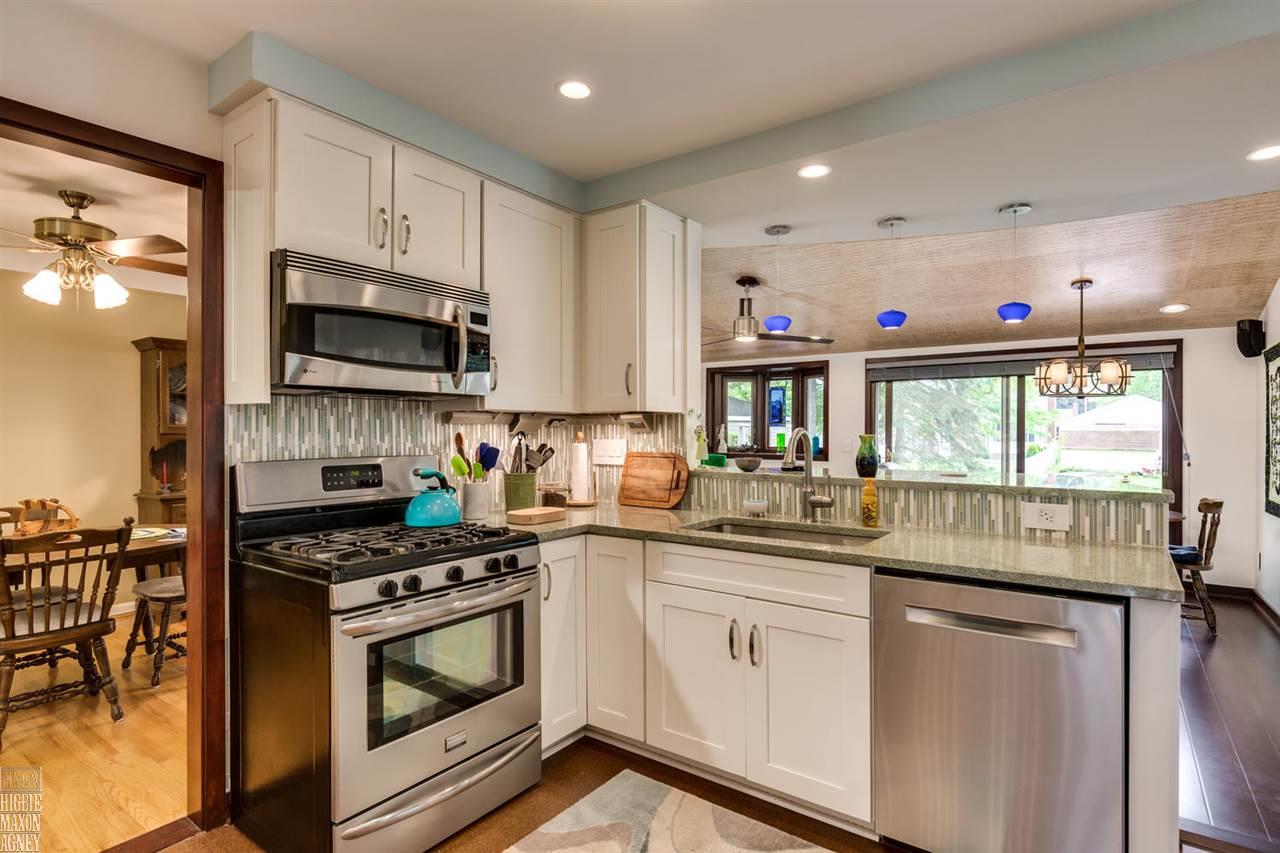 1137 Hawthorne Road Grosse Pointe Woods, MI 48236 - Photo 9 of 31