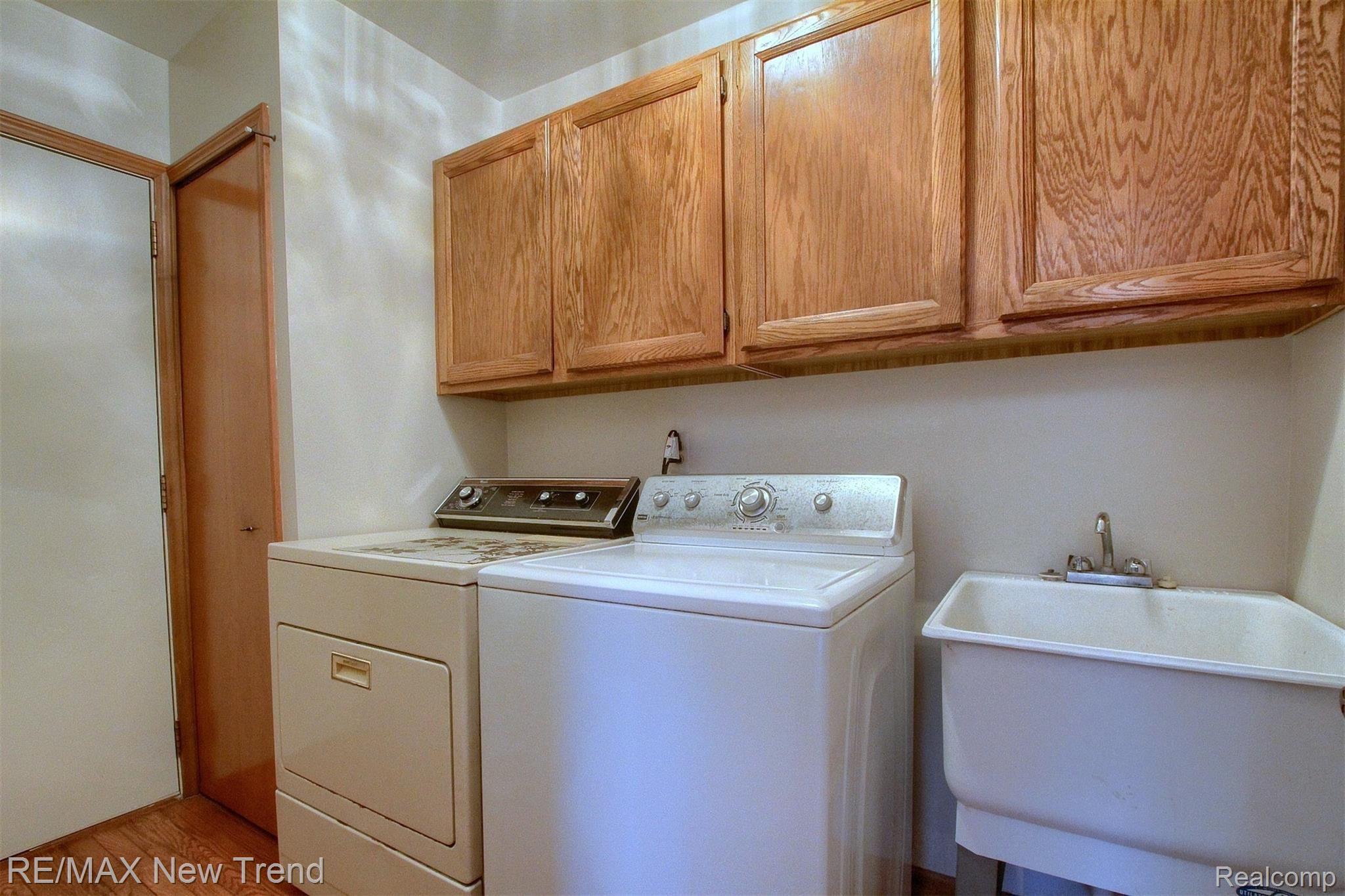 42332 Waterfall Road Northville, MI 48168 - Photo 18 of 32 18-Laundry Room.jpg