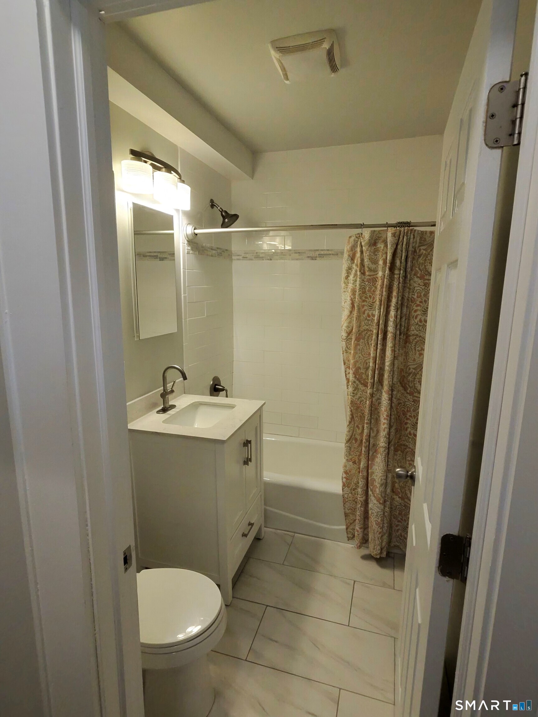 258 Jennings Road Fairfield, CT 06825 - Photo 6 of 8 Bathroom