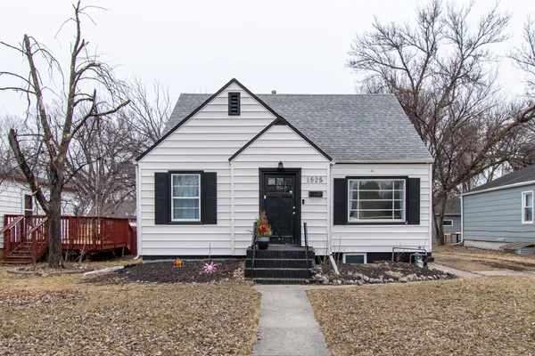 $220,000 | 1525 10th Street North, Fargo, ND 58102