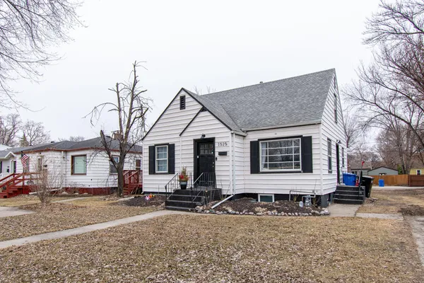 $220,000 | 1525 10th Street North, Fargo, ND 58102