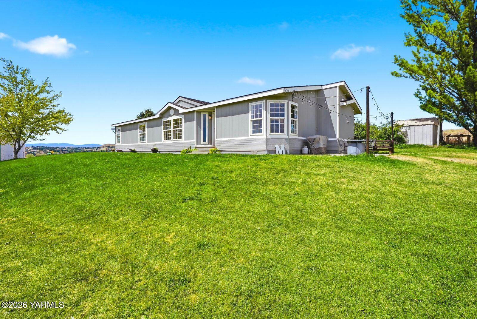 1850 Buffalo Road Selah, WA 98942 - Photo 6 of 44 Side Patio