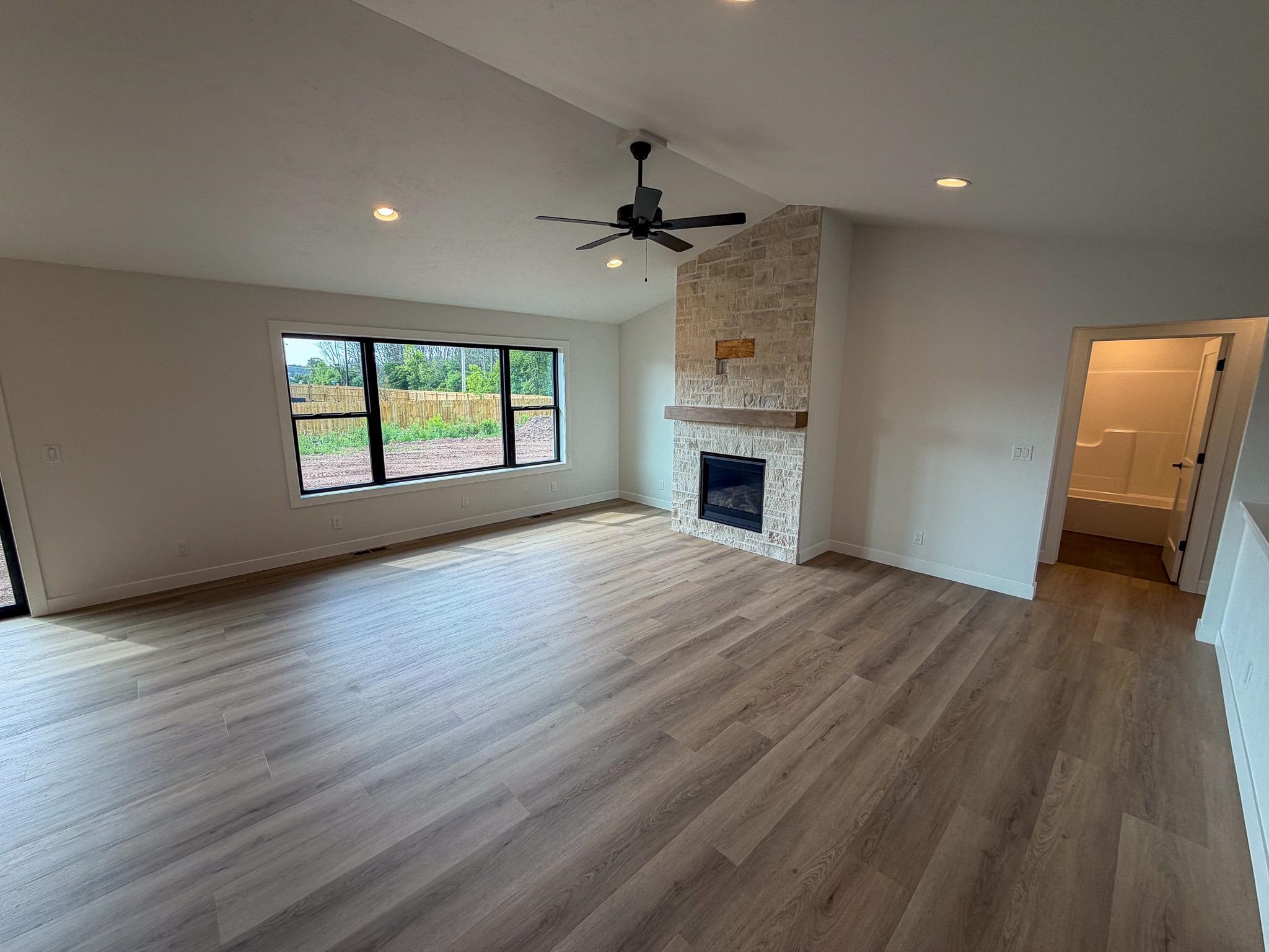 N8891 Killarney Way Menasha, WI 54952 - Photo 3 of 24 Gallery Image 3