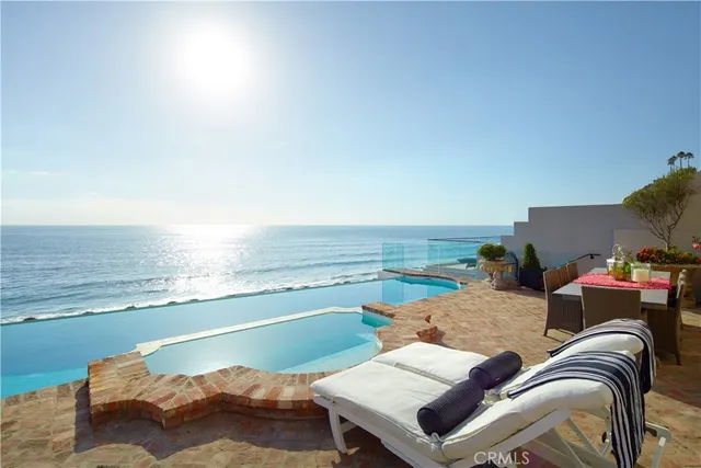 a view of a terrace with sky view