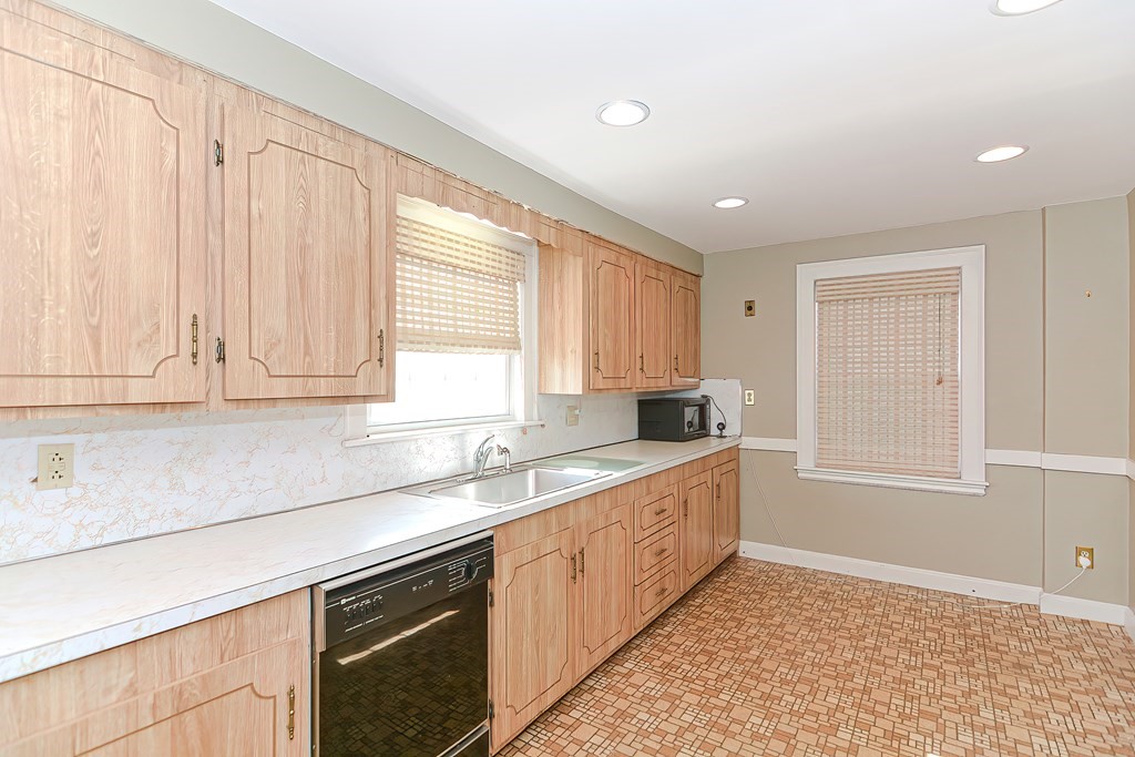 81 Whitney Road Medford, MA 02155 - Photo 17 of 42 Gallery Image 17