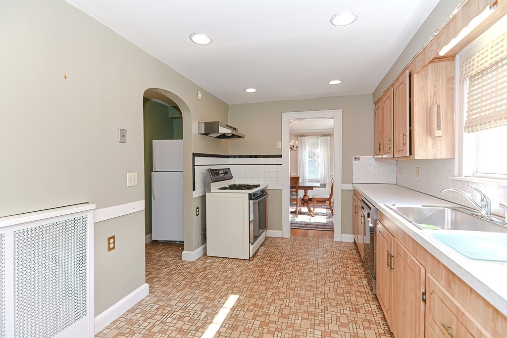 81 Whitney Road Medford, MA 02155 - Photo 19 of 42 Gallery Image 19