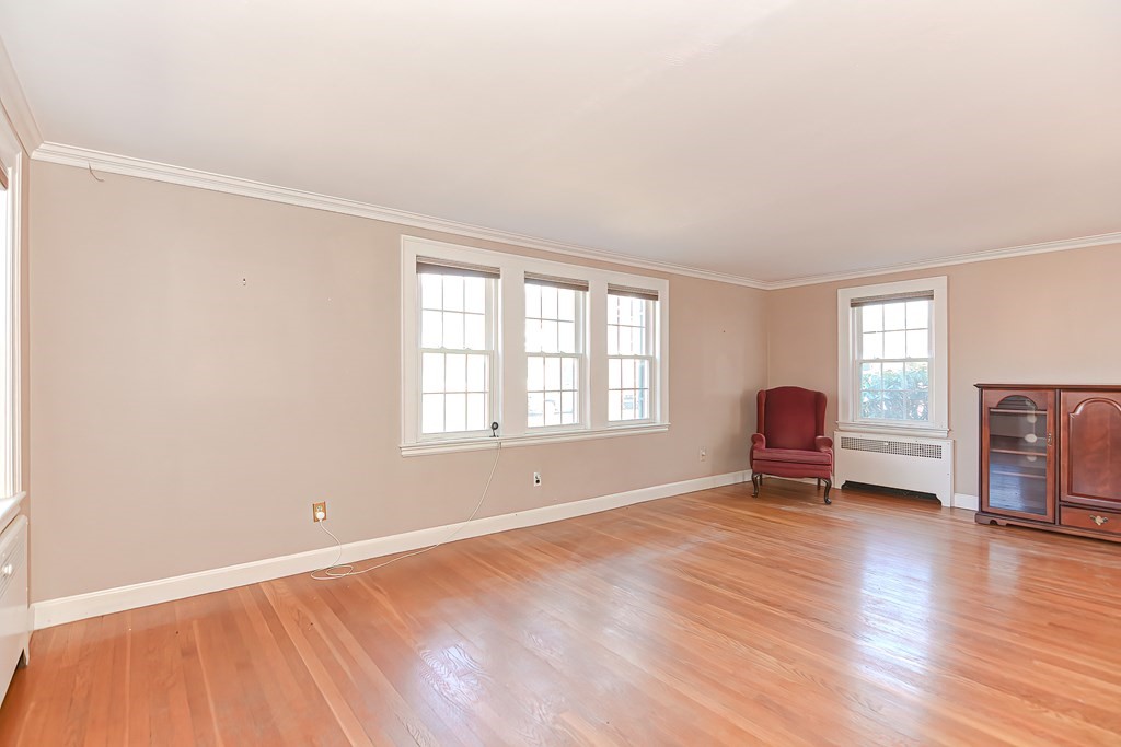 81 Whitney Road Medford, MA 02155 - Photo 10 of 42 Gallery Image 10