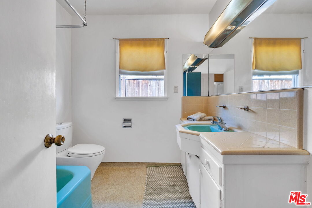49 Ranchview Road Rolling Hills Estates, CA 90274 - Photo 29 of 49 a bathroom with a sink a toilet and a tub