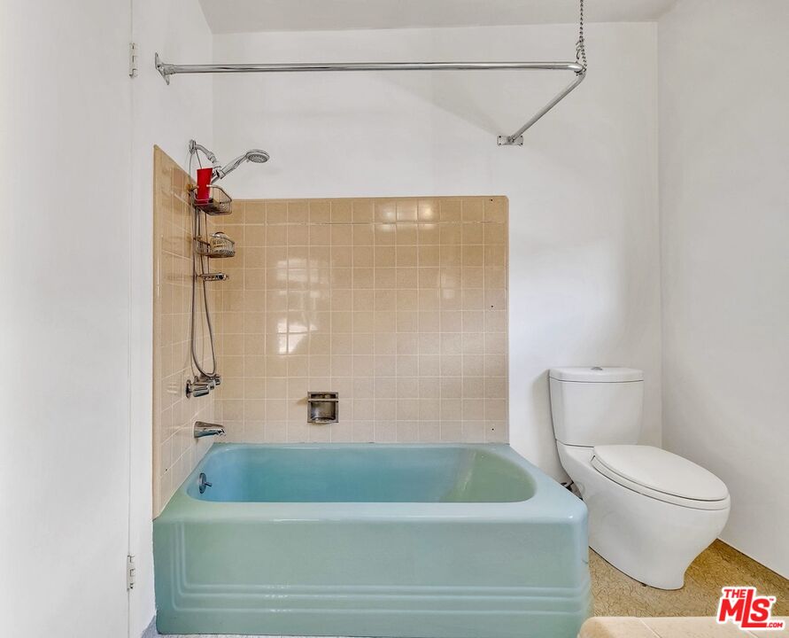 49 Ranchview Road Rolling Hills Estates, CA 90274 - Photo 30 of 49 a bathroom with a toilet and a bathtub
