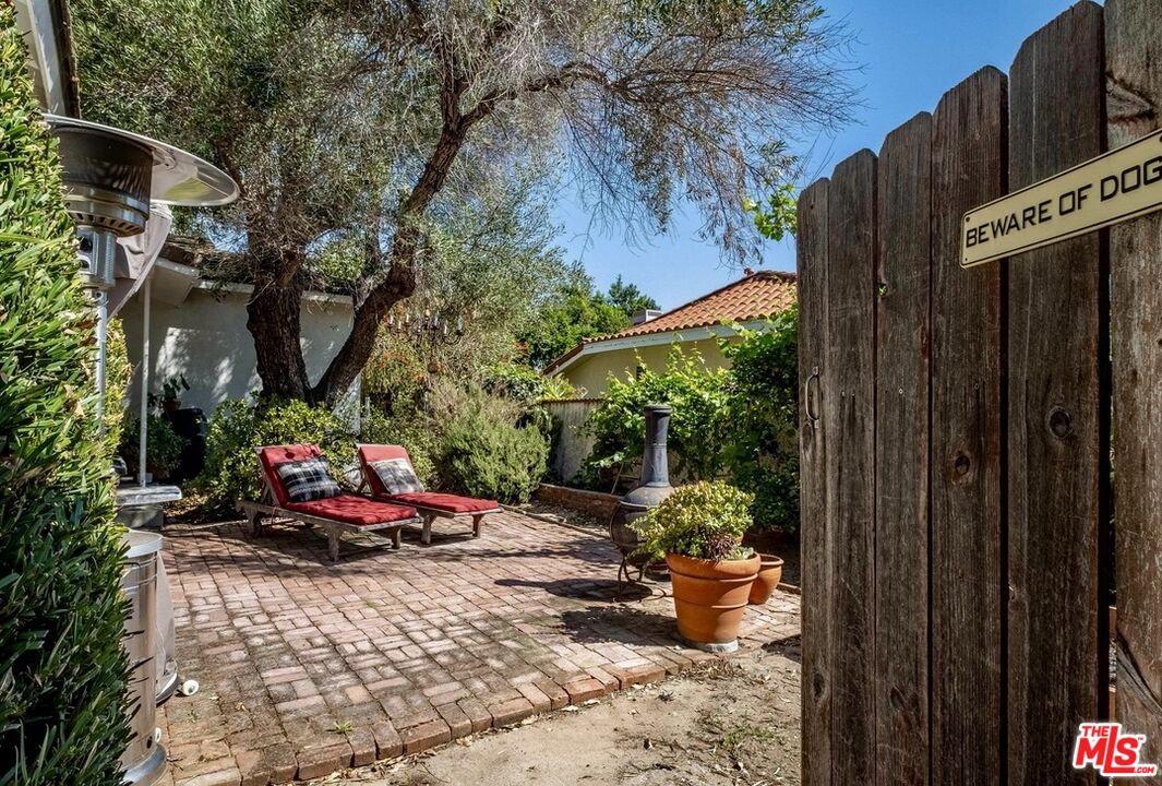 49 Ranchview Road Rolling Hills Estates, CA 90274 - Photo 44 of 49 a view of a backyard with sitting area