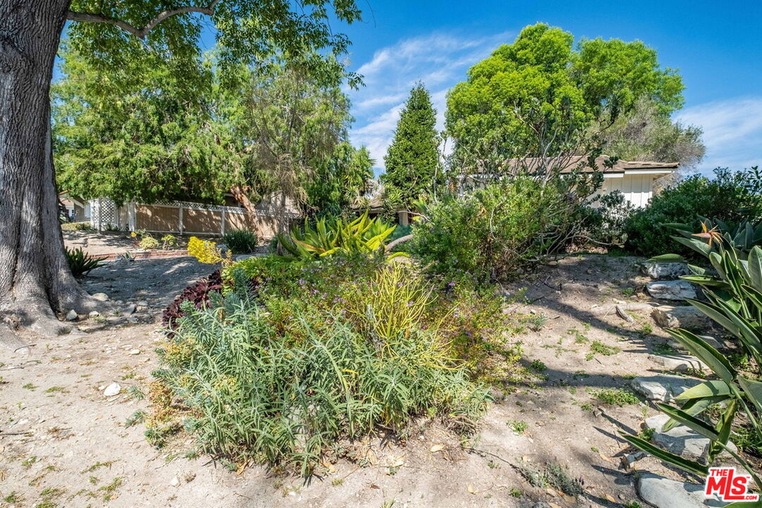 49 Ranchview Road Rolling Hills Estates, CA 90274 - Photo 45 of 49 a backyard of a house with lots of green space
