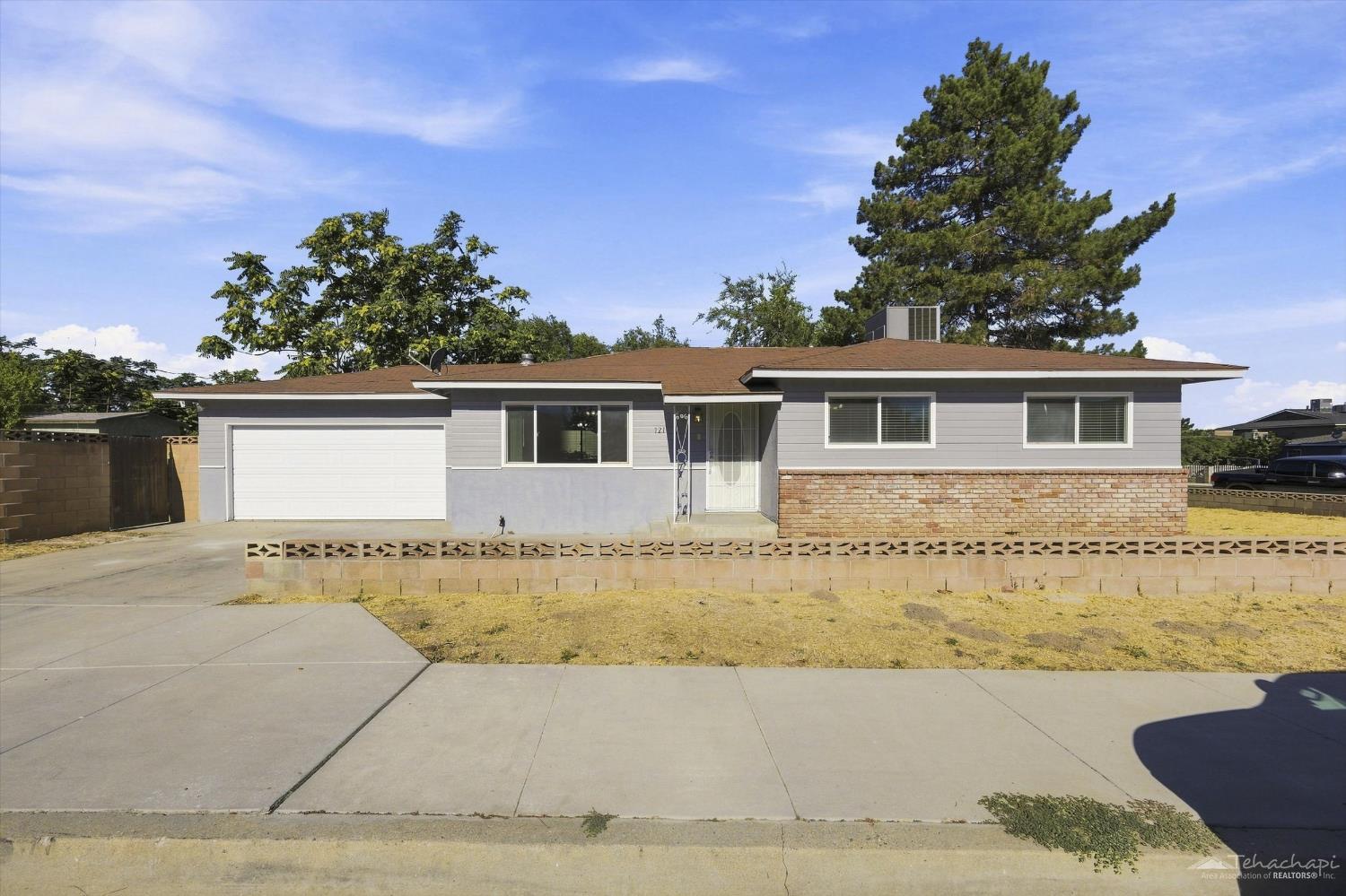121 North Davis Street Tehachapi, CA 93561 - Photo 1 of 28 Gallery Image 1