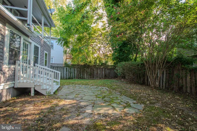 a white house that has a tree in it