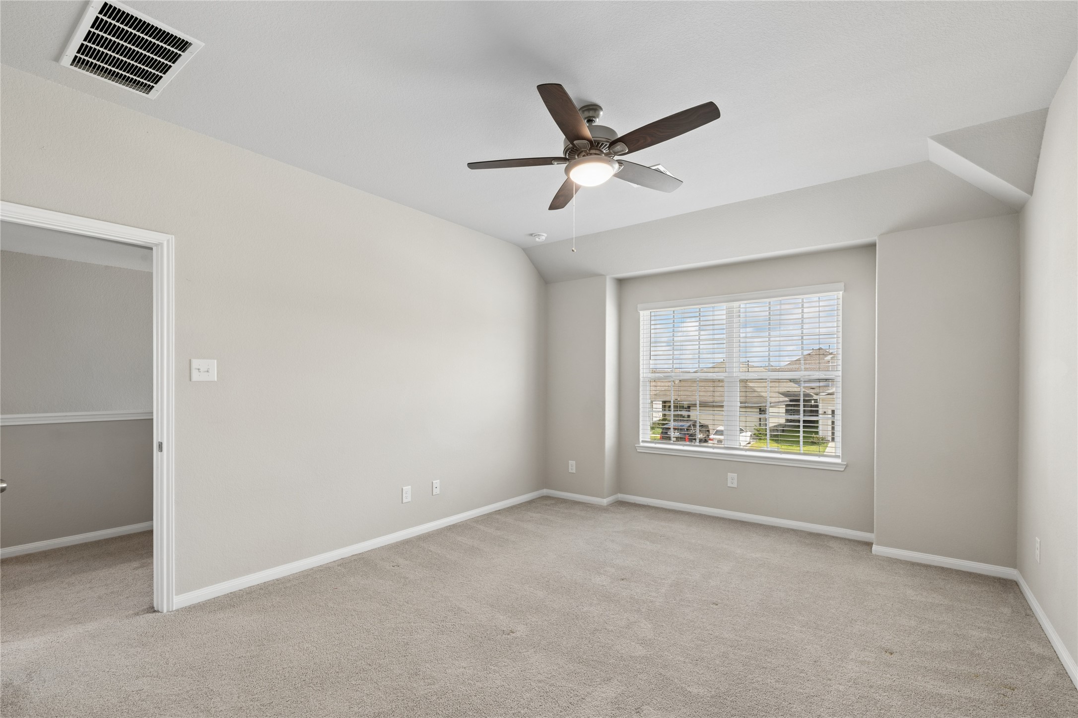 2425 Shellcracker Drive Conroe, TX 77384 - Photo 14 of 29 Primary bedroom