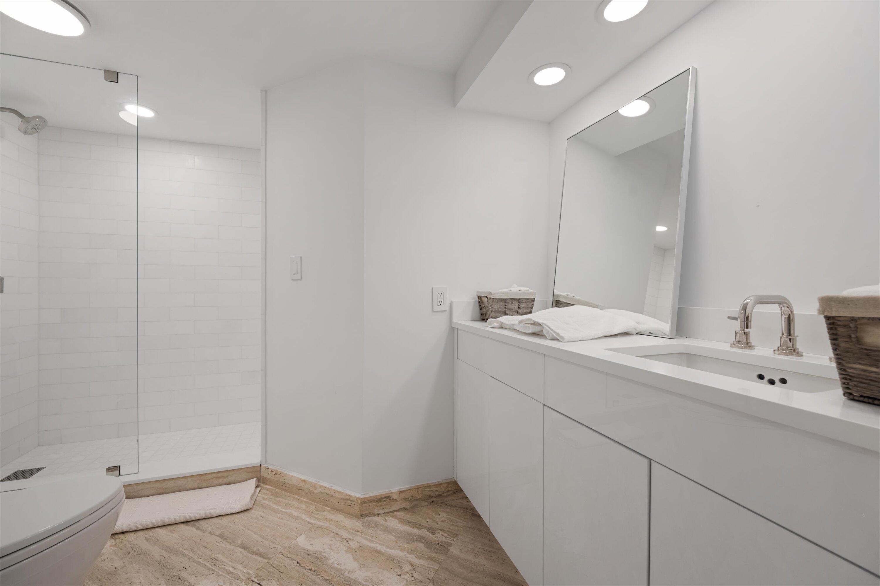 3170 South Ocean Boulevard, Unit 601N Palm Beach, FL 33480 - Photo 24 of 38 Bath 2