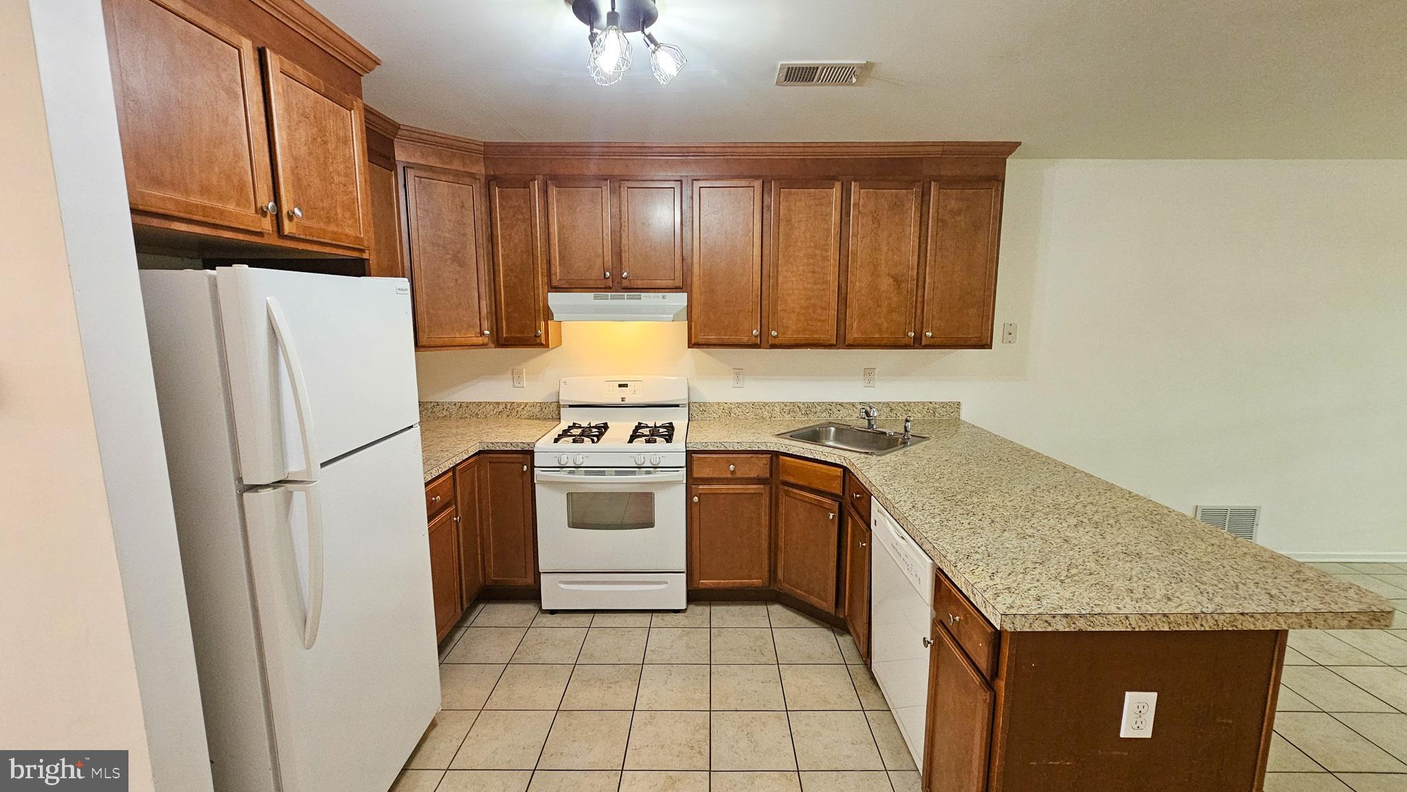 380 Radio Road Tuckerton, NJ 08087 - Photo 4 of 38