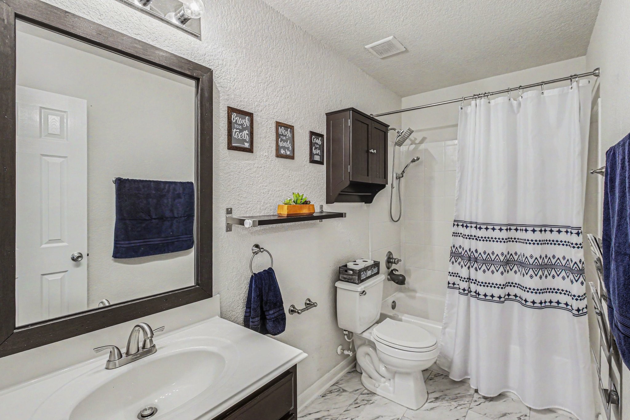 2903 Swift Brook Glen Way Spring, TX 77389 - Photo 20 of 30 Secondary bathroom with a combination tub and shower.