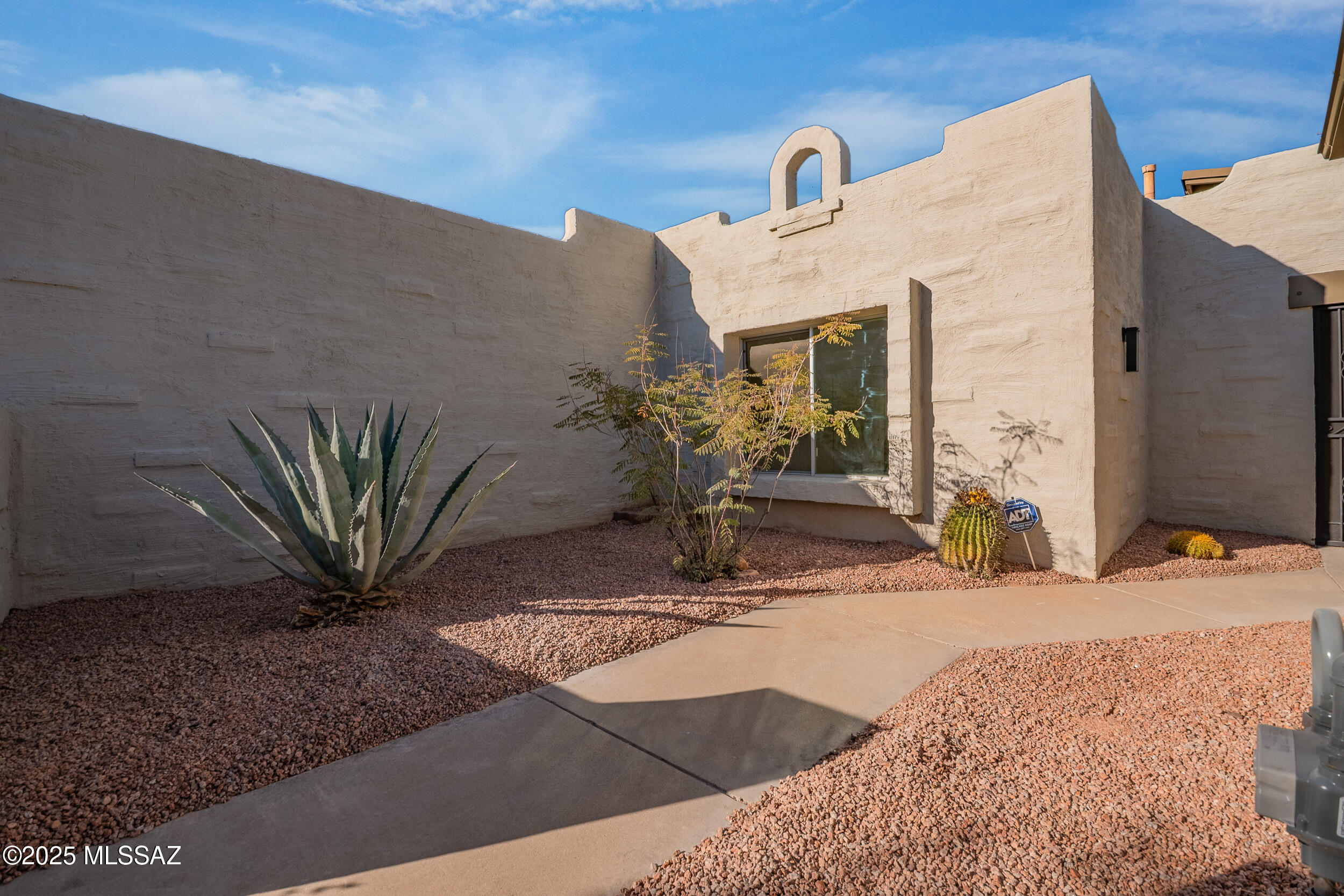 7487 East Wandering Road Tucson, AZ 85750 - Photo 5 of 31 front entry way