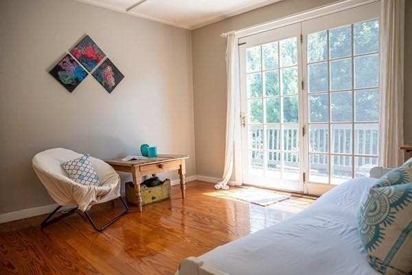 141 Hale Street, Unit 2 Beverly, MA 01915 - Photo 6 of 17 a living room with furniture and a window