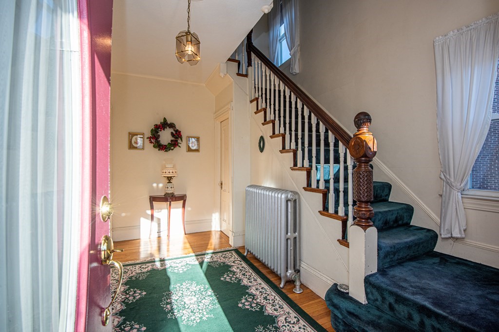 54 Linden Road Melrose, MA 02176 - Photo 3 of 39 Gallery Image 3