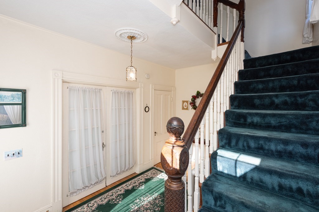 54 Linden Road Melrose, MA 02176 - Photo 4 of 39 Gallery Image 4