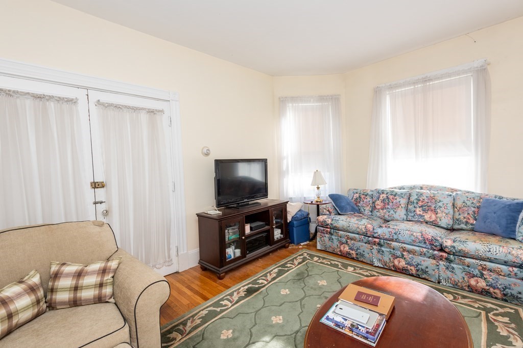 54 Linden Road Melrose, MA 02176 - Photo 5 of 39 Gallery Image 5