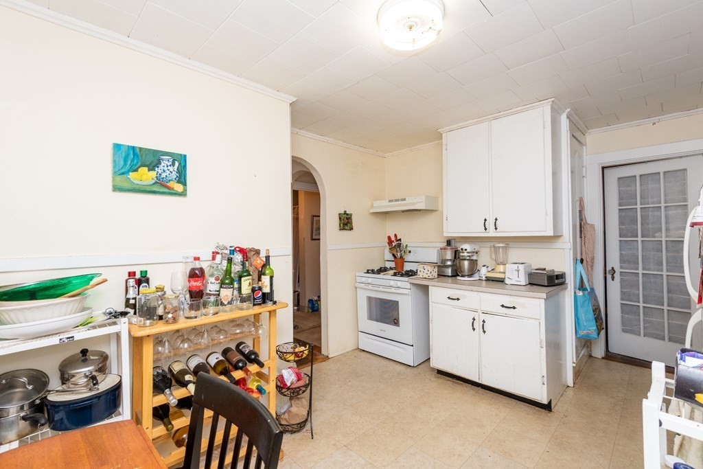 54 Linden Road Melrose, MA 02176 - Photo 9 of 39 Gallery Image 9