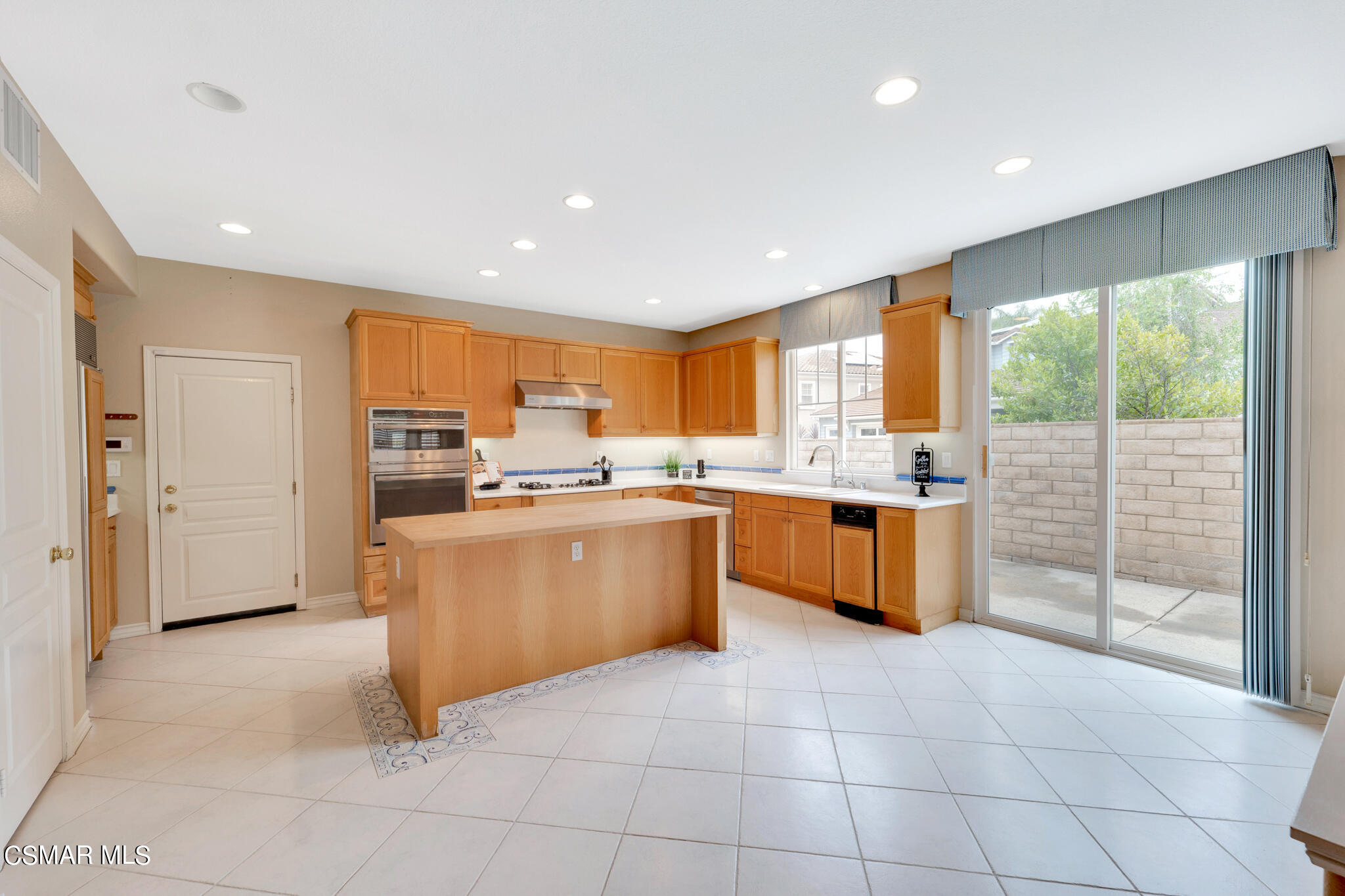 107 Laurel Ridge Drive Simi Valley, CA 93065 - Photo 5 of 54 107 Laurel Ridge Dr (41)
