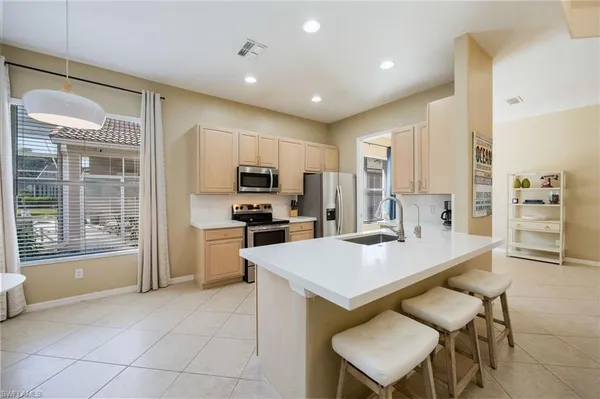 $600,000 | 204 Glen Eagle Circle, Naples, FL 34104