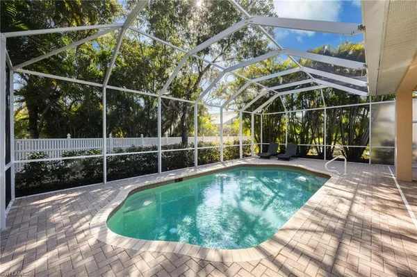 $600,000 | 204 Glen Eagle Circle, Naples, FL 34104