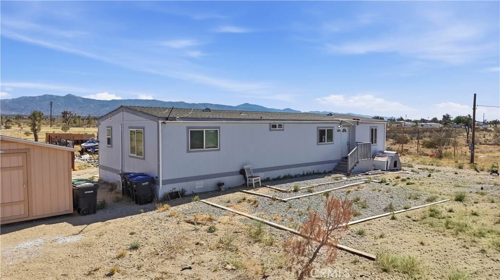 5885 Dos Palmas Road Phelan, CA 92371 - Photo 3 of 40 a backyard of a house