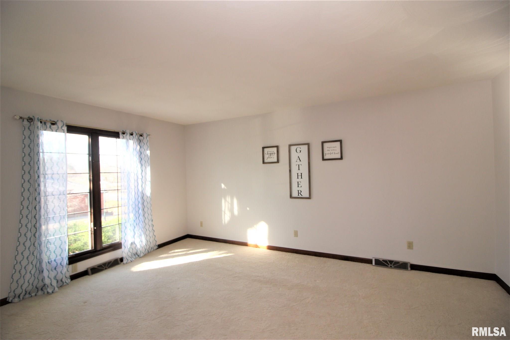 6 Williamsburg Road Sherman, IL 62684 - Photo 4 of 30 Gallery Image 4