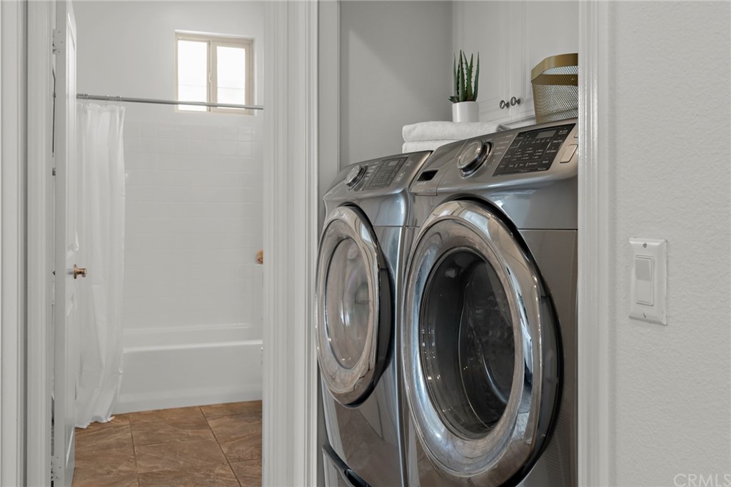 5429 Strand, Unit 101 Hawthorne, CA 90250 - Photo 10 of 39 a utility room with dryer and washer