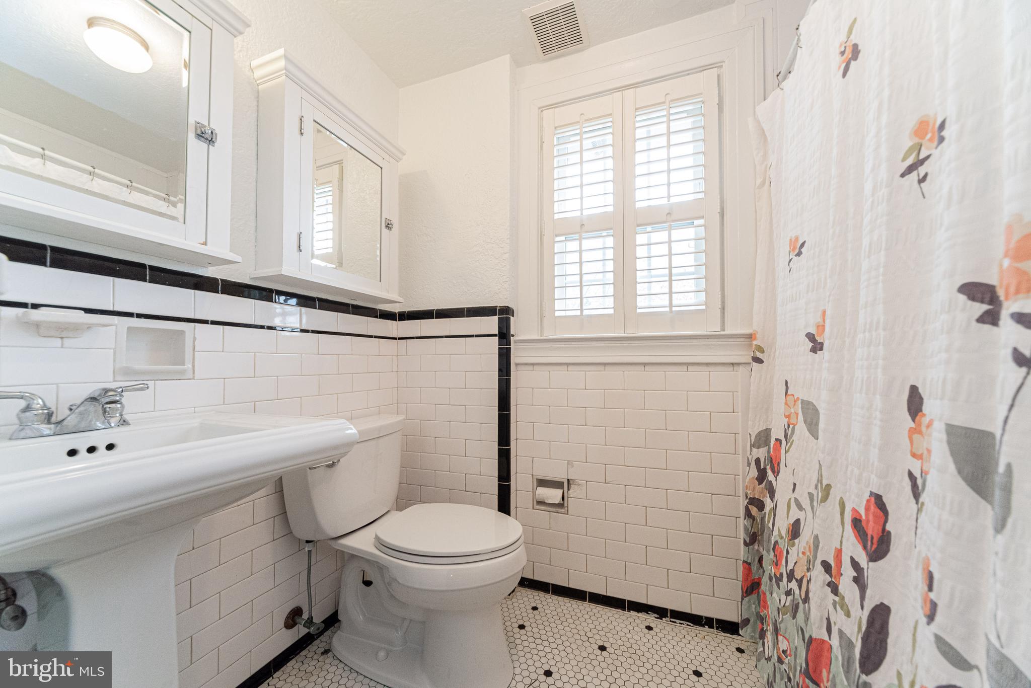 221 Hopkins Road Baltimore, MD 21212 - Photo 20 of 47 Full Bathroom 2nd floor