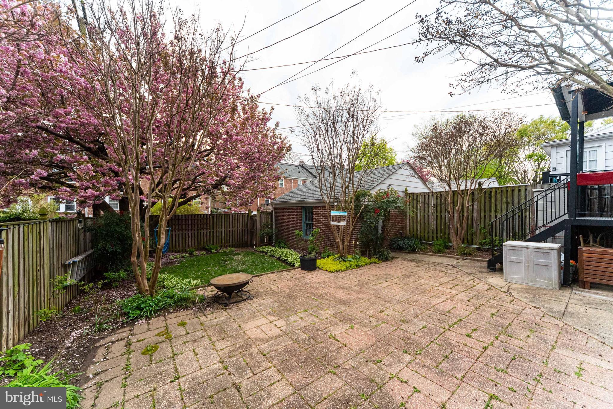 221 Hopkins Road Baltimore, MD 21212 - Photo 38 of 47 Fenced back yard to the garage & alley