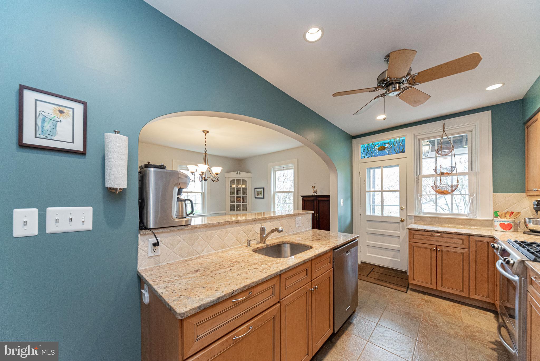 221 Hopkins Road Baltimore, MD 21212 - Photo 6 of 47 Kitchen