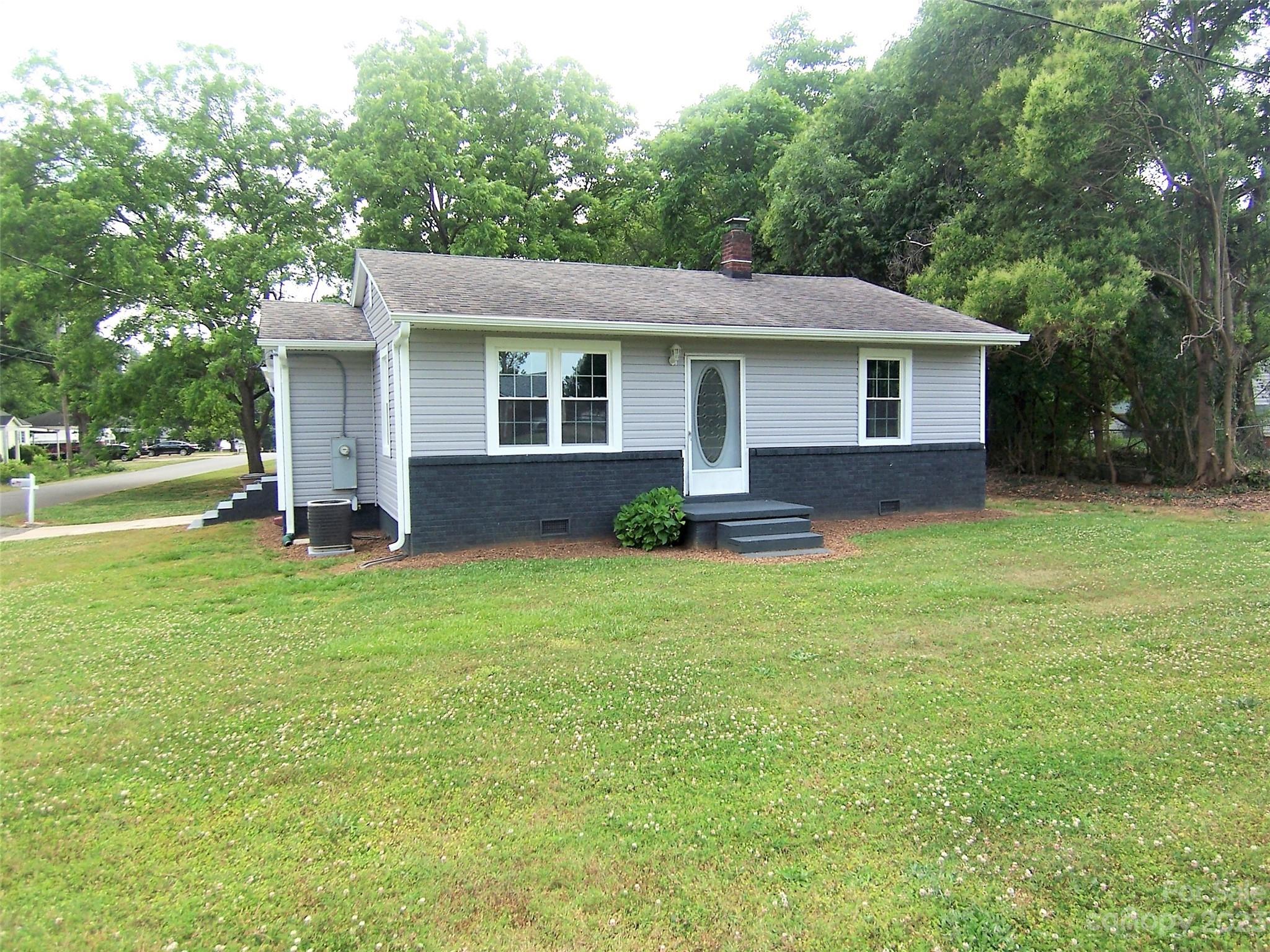 1722 Kings Road Shelby, NC 28150 - Photo 2 of 22 Gallery Image 2