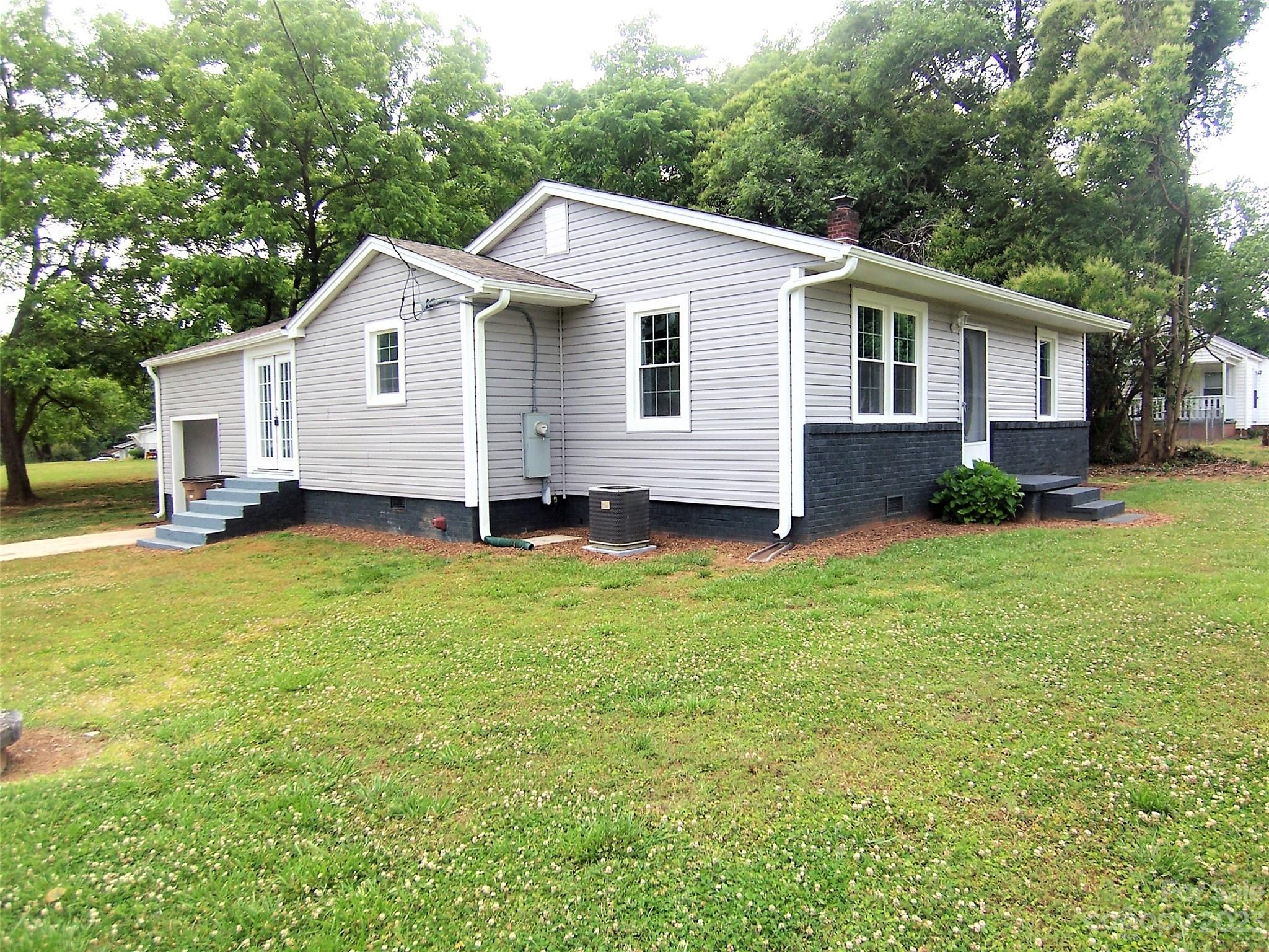 1722 Kings Road Shelby, NC 28150 - Photo 3 of 22 Gallery Image 3