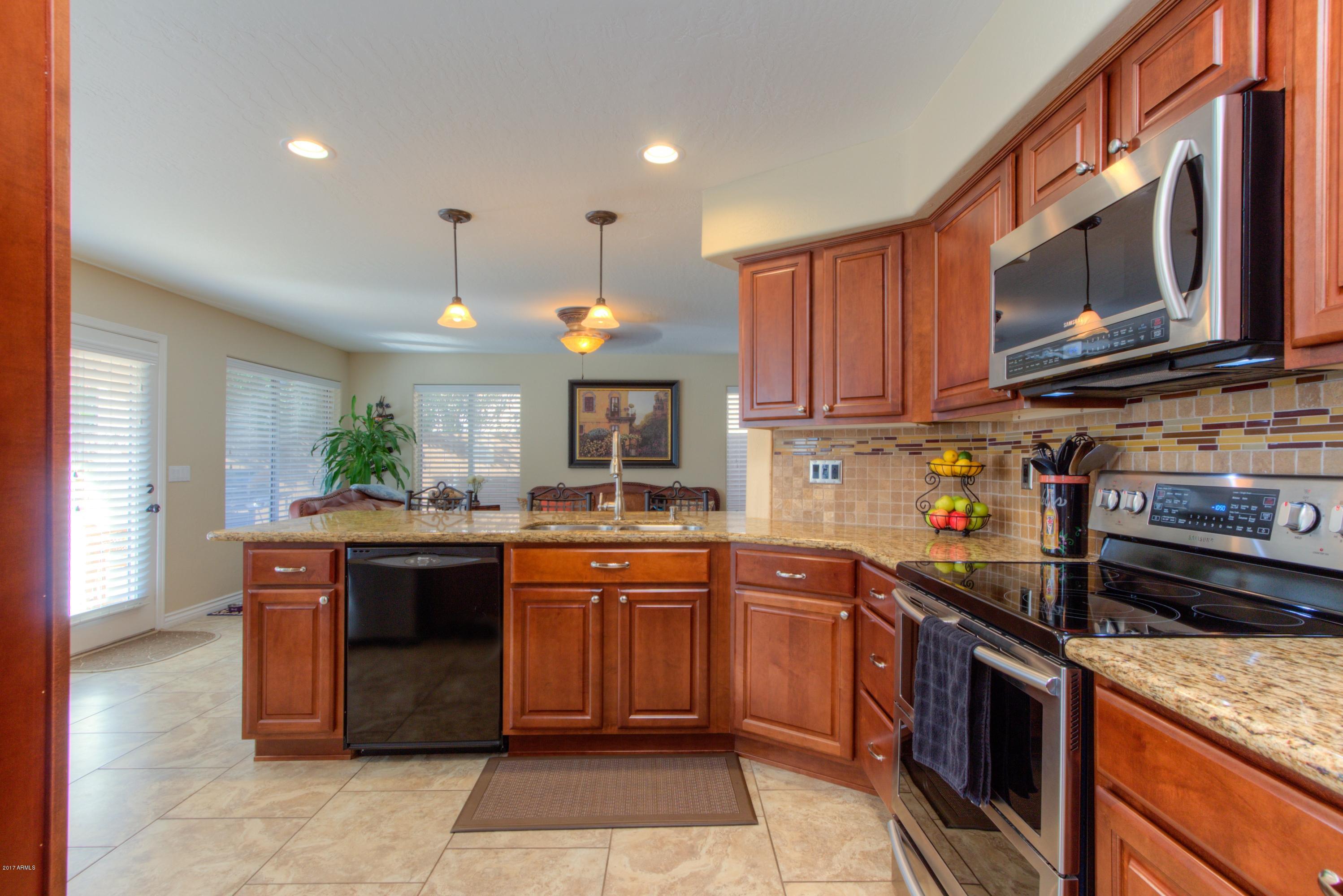 4237 East Raven Road Phoenix, AZ 85044 - Photo 8 of 32 08