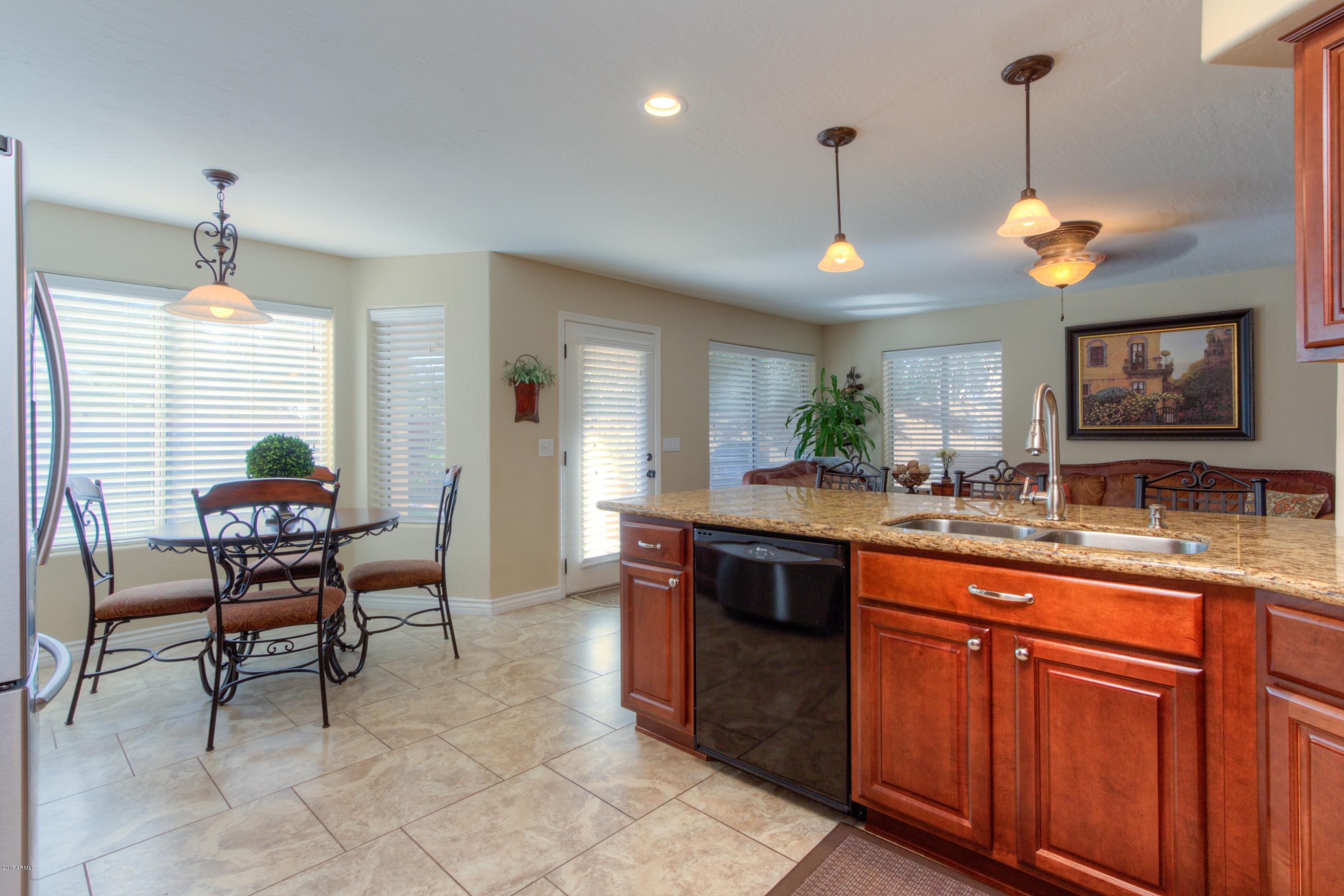 4237 East Raven Road Phoenix, AZ 85044 - Photo 9 of 32 09