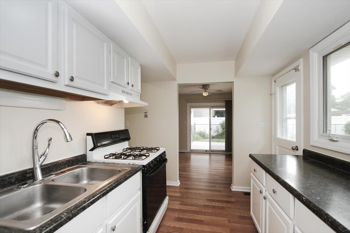 1475 Rosedale Lane Hoffman Estates, IL 60169 - Photo 8 of 25